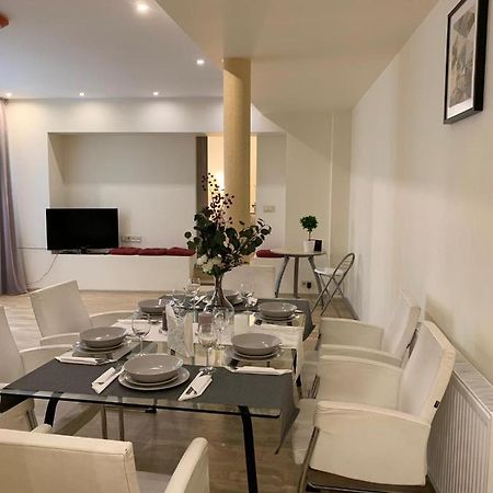 Old Town Apartment With Private Elevator ريغا المظهر الخارجي الصورة