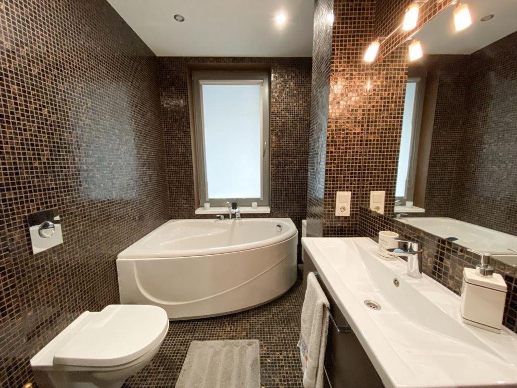 Old Town Apartment With Private Elevator ريغا المظهر الخارجي الصورة
